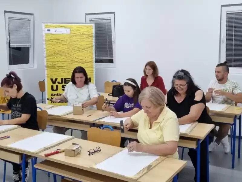 Antistresna kreativna radionica "Vjeruj u sebe" u Petrinji