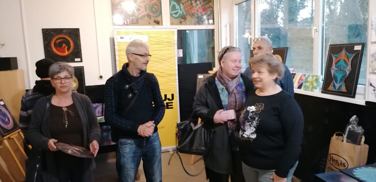 OTVORENA JE IZLOŽBA RADOVA POLAZNIKA ANTISTRESNIH KREATIVNIH RADIONICA "VJERUJ U SEBE" U SISKU !