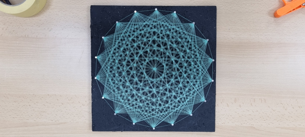 Kristina Hodak - String art