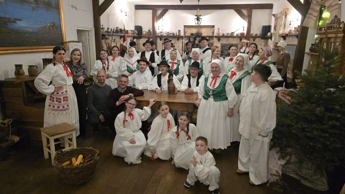 ''Hrvatski eno-gastro advent u Hrvatskoj kući"