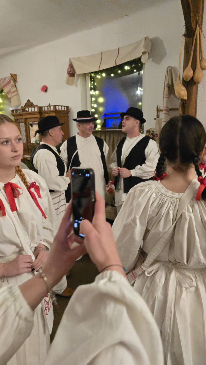 ''Hrvatski eno-gastro advent u Hrvatskoj kući"