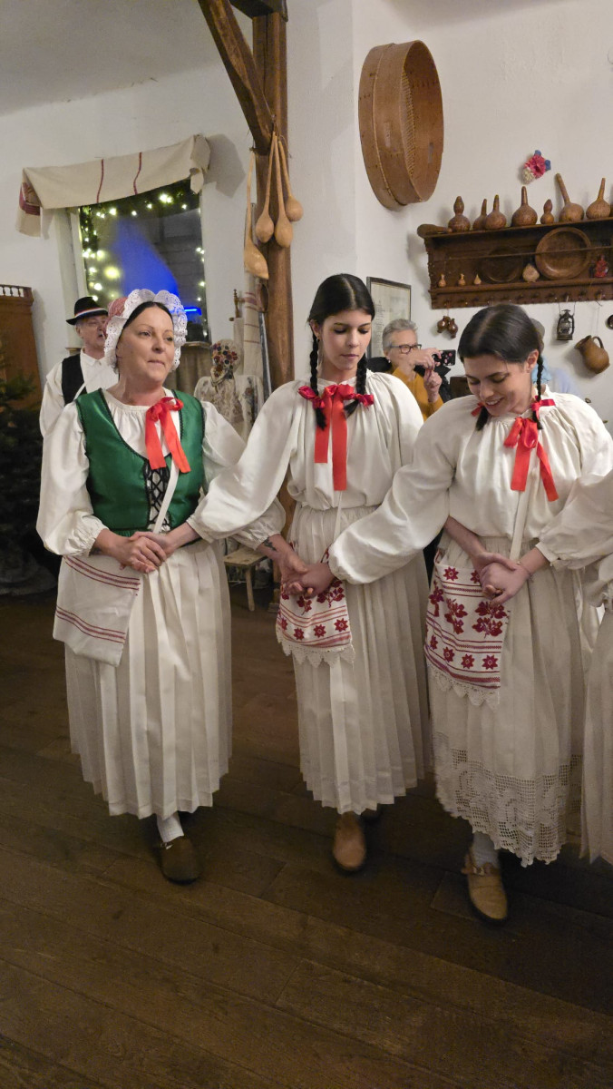 ''Hrvatski eno-gastro advent u Hrvatskoj kući"