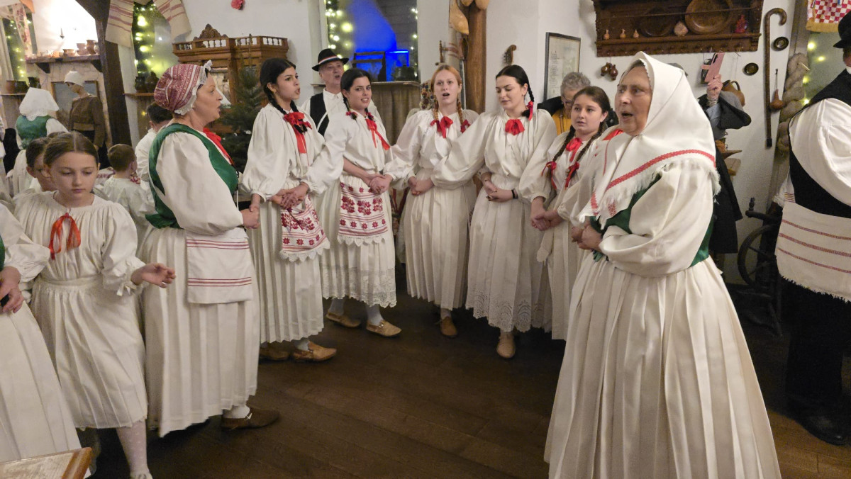 ''Hrvatski eno-gastro advent u Hrvatskoj kući"