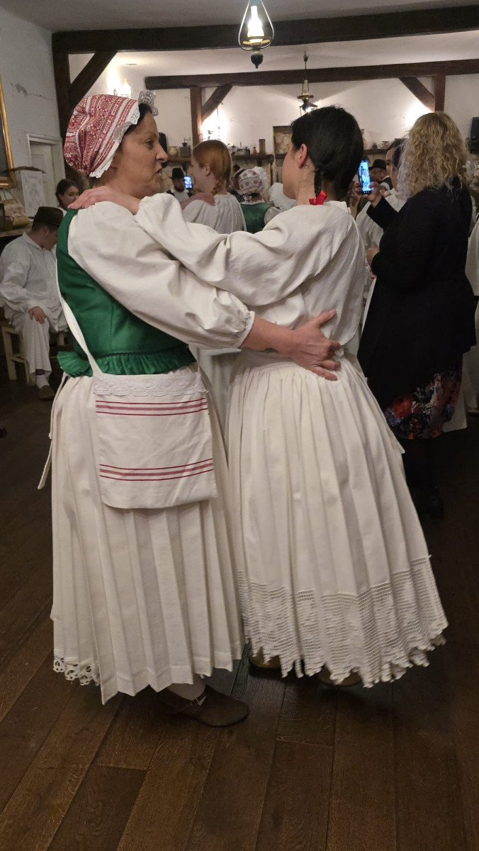 ''Hrvatski eno-gastro advent u Hrvatskoj kući"