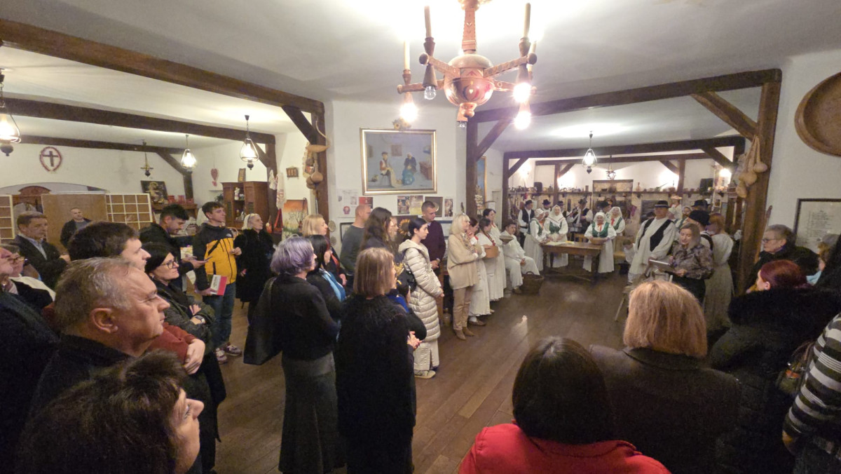 ''Hrvatski eno-gastro advent u Hrvatskoj kući"