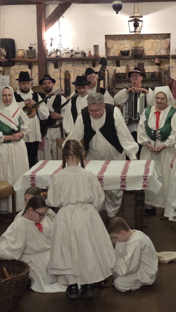 ''Hrvatski eno-gastro advent u Hrvatskoj kući"