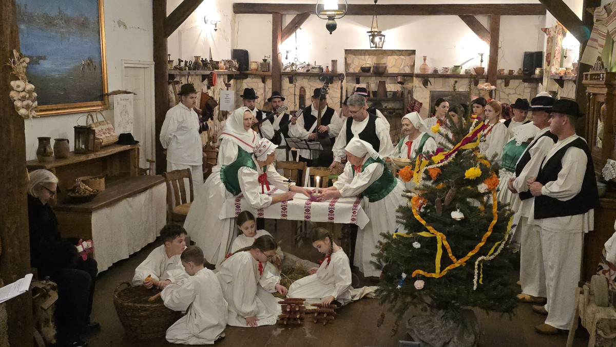 ''Hrvatski eno-gastro advent u Hrvatskoj kući"