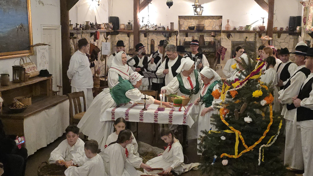 ''Hrvatski eno-gastro advent u Hrvatskoj kući"