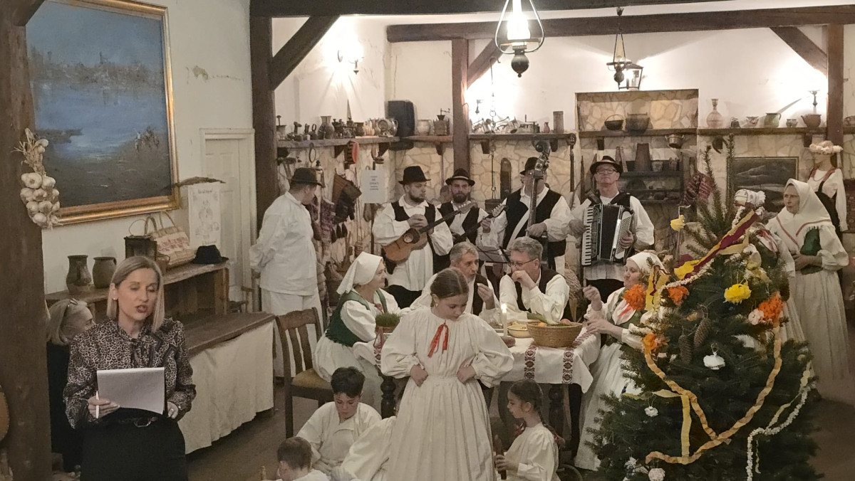 ''Hrvatski eno-gastro advent u Hrvatskoj kući"