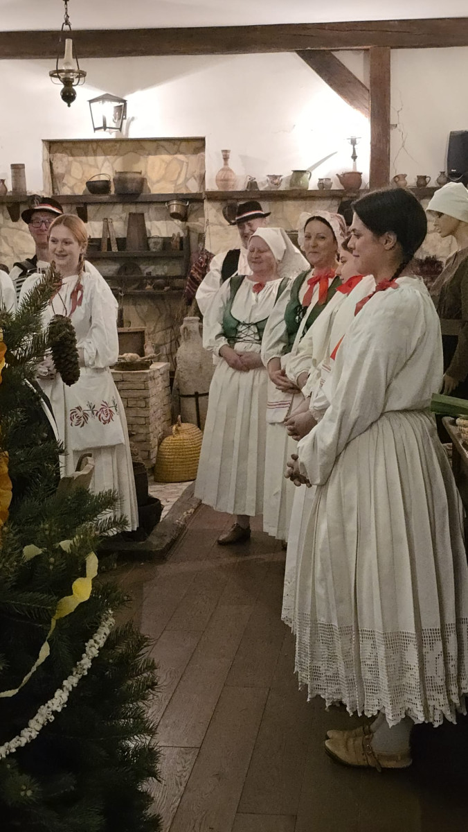 ''Hrvatski eno-gastro advent u Hrvatskoj kući"