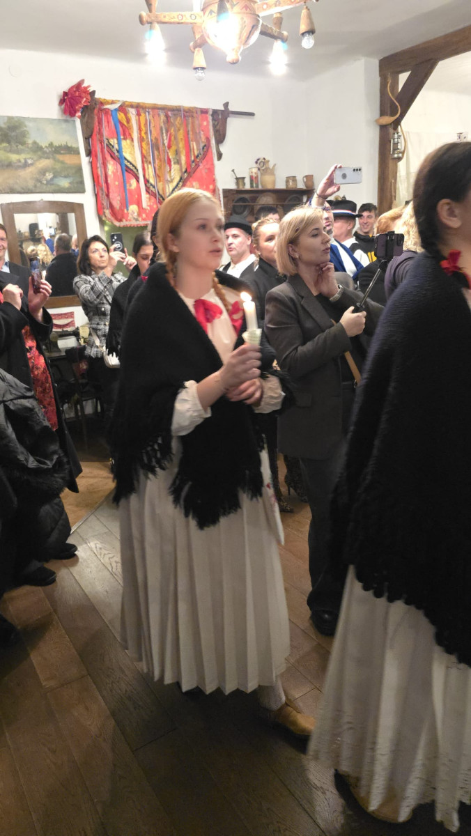 ''Hrvatski eno-gastro advent u Hrvatskoj kući"