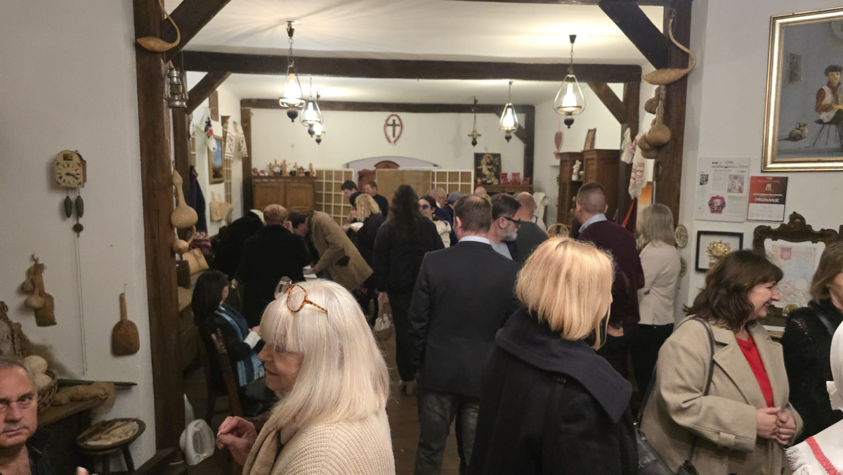 ''Hrvatski eno-gastro advent u Hrvatskoj kući"