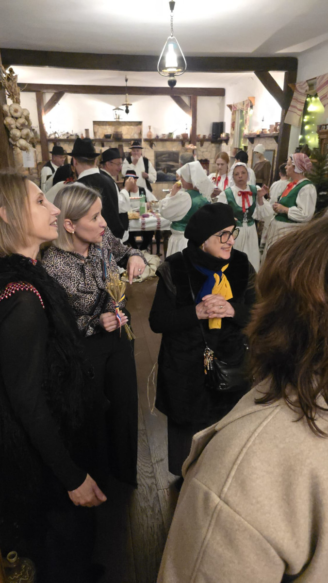 ''Hrvatski eno-gastro advent u Hrvatskoj kući"