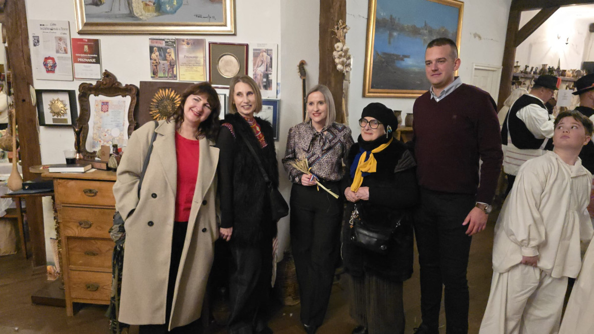 ''Hrvatski eno-gastro advent u Hrvatskoj kući"