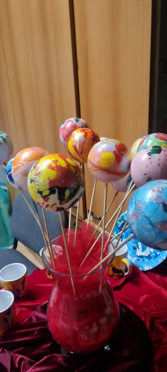 Kreativnost kao terapija: prva izložba radova polaznika radionica „S nama je bolje“