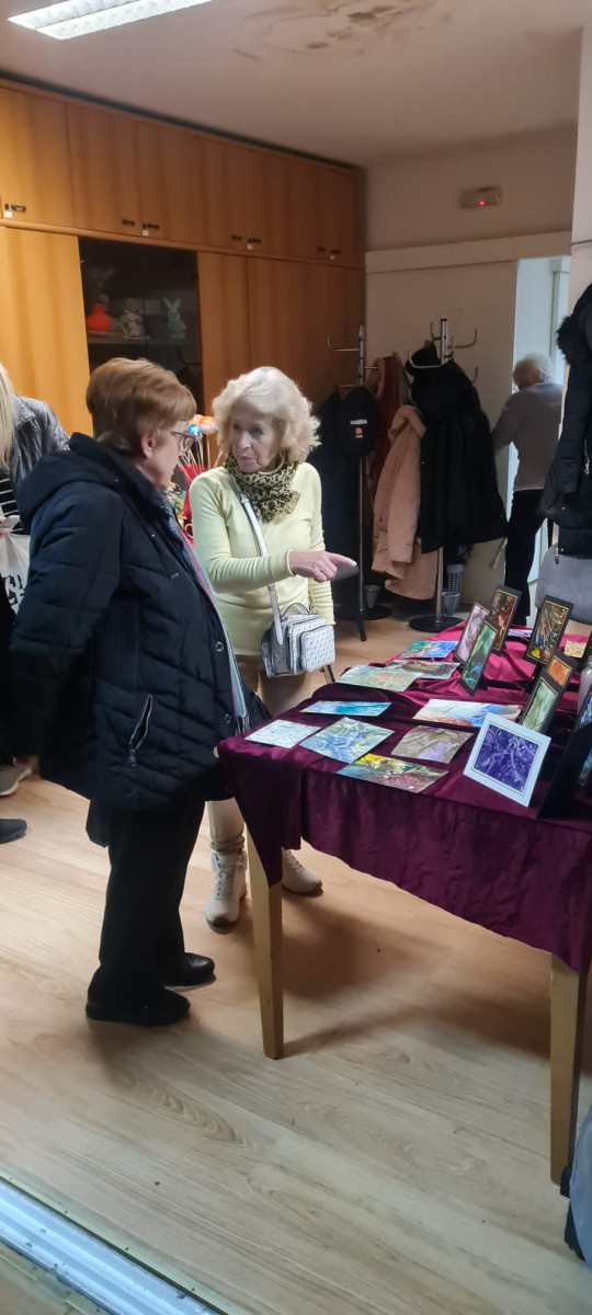 Kreativnost kao terapija: prva izložba radova polaznika radionica „S nama je bolje“