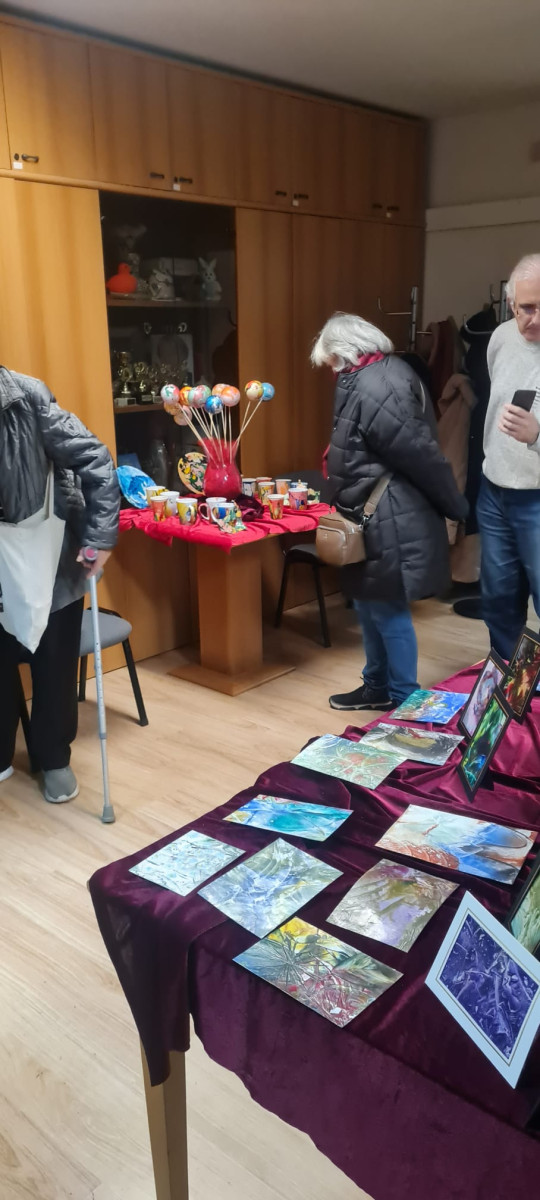 Kreativnost kao terapija: prva izložba radova polaznika radionica „S nama je bolje“