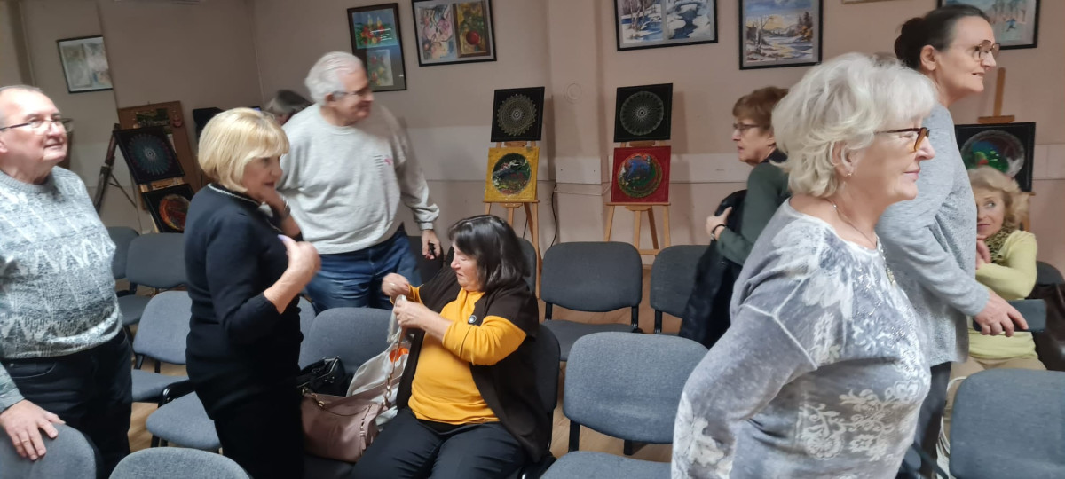 Kreativnost kao terapija: prva izložba radova polaznika radionica „S nama je bolje“