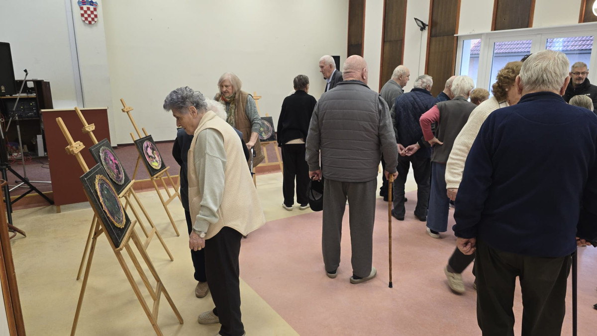 Kreativnost kao terapija: 2. izložba radova polaznika radionica „S nama je bolje“