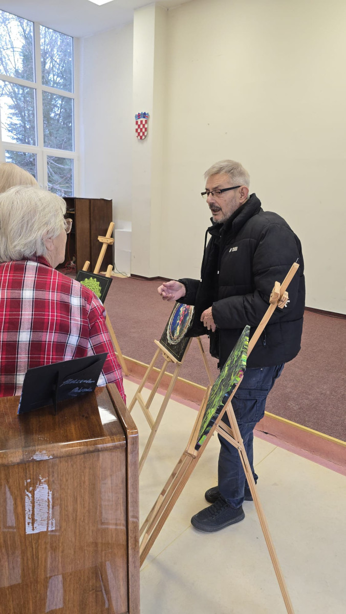 Kreativnost kao terapija: 2. izložba radova polaznika radionica „S nama je bolje“