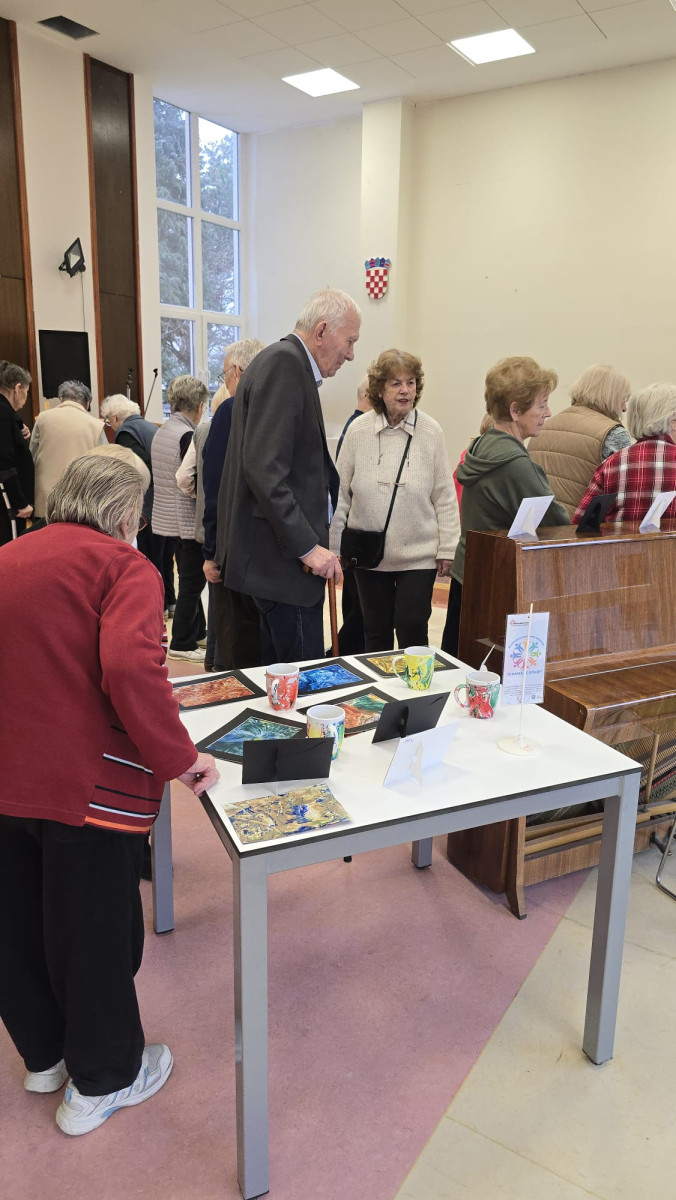Kreativnost kao terapija: 2. izložba radova polaznika radionica „S nama je bolje“