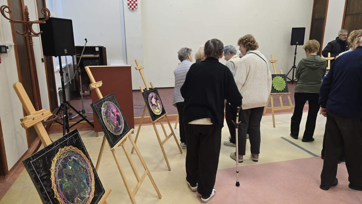 Kreativnost kao terapija: 2. izložba radova polaznika radionica „S nama je bolje“