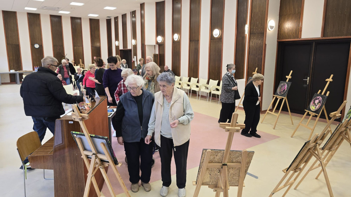 Kreativnost kao terapija: 2. izložba radova polaznika radionica „S nama je bolje“