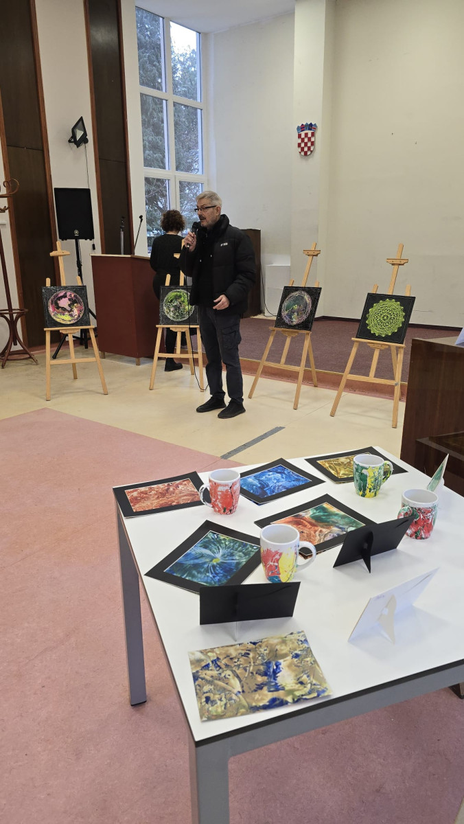 Kreativnost kao terapija: 2. izložba radova polaznika radionica „S nama je bolje“