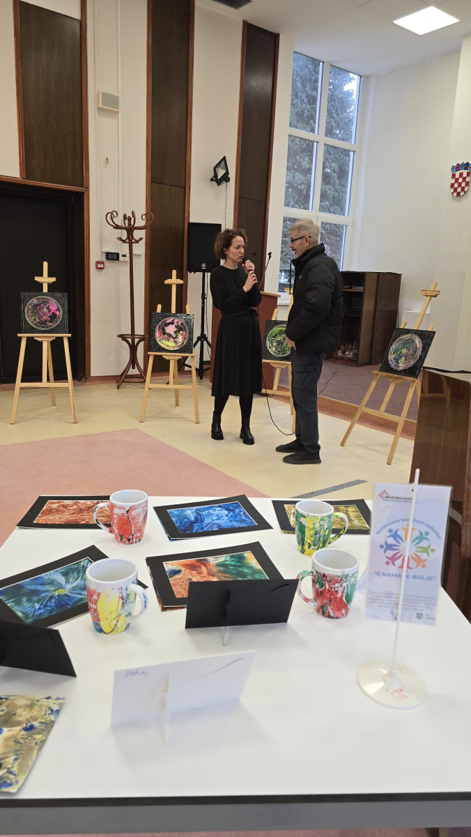 Kreativnost kao terapija: 2. izložba radova polaznika radionica „S nama je bolje“