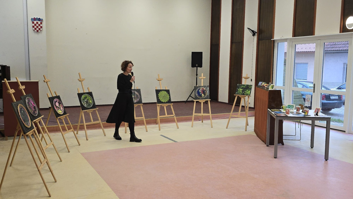 Kreativnost kao terapija: 2. izložba radova polaznika radionica „S nama je bolje“