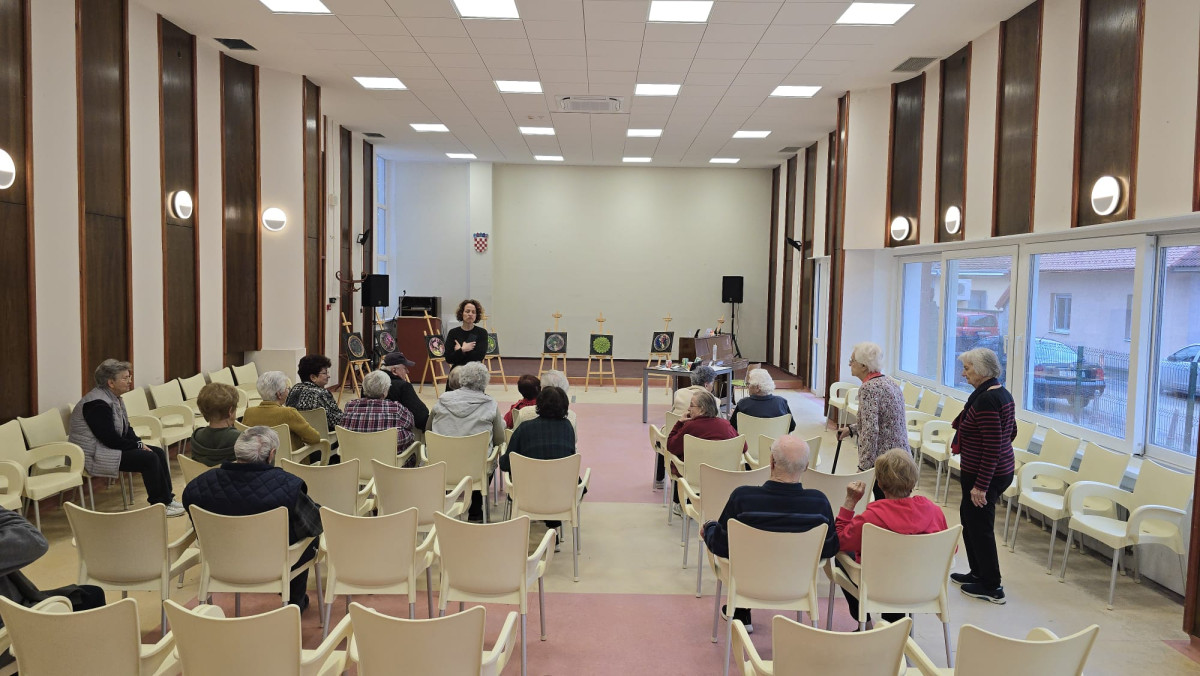 Kreativnost kao terapija: 2. izložba radova polaznika radionica „S nama je bolje“