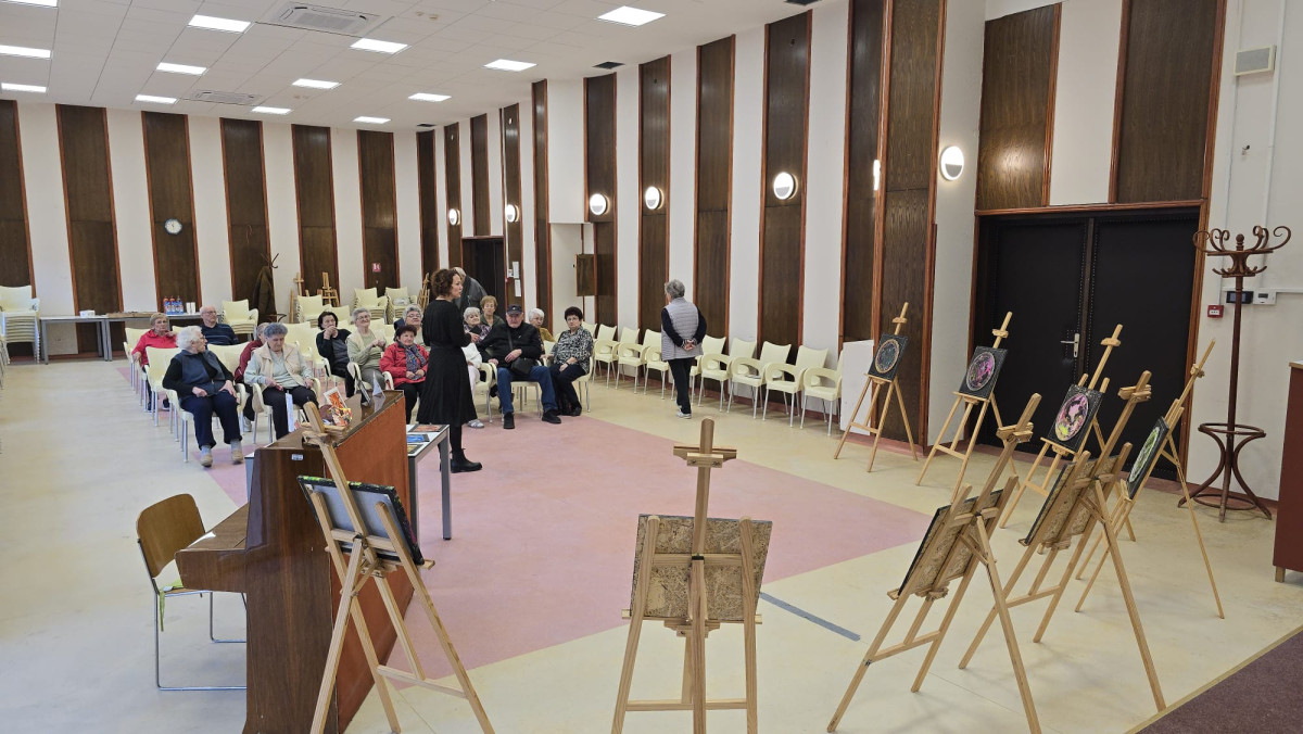 Kreativnost kao terapija: 2. izložba radova polaznika radionica „S nama je bolje“