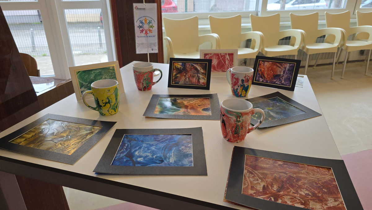 Kreativnost kao terapija: 2. izložba radova polaznika radionica „S nama je bolje“