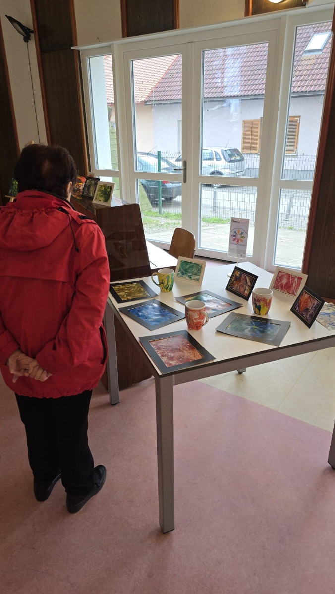 Kreativnost kao terapija: 2. izložba radova polaznika radionica „S nama je bolje“