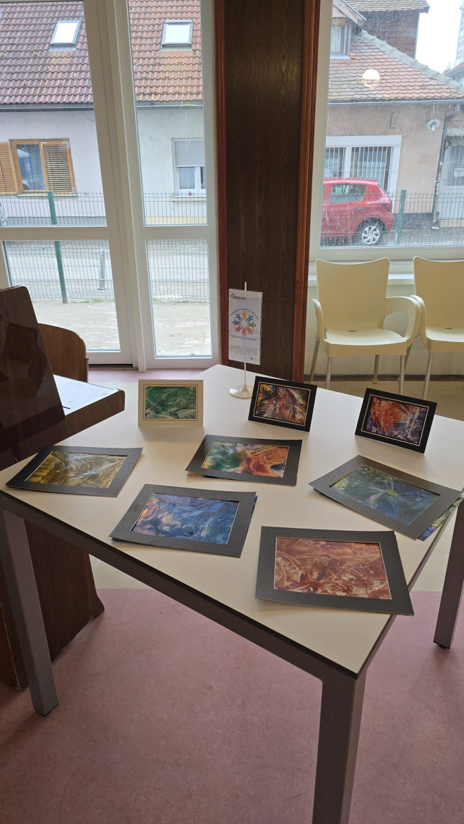 Kreativnost kao terapija: 2. izložba radova polaznika radionica „S nama je bolje“