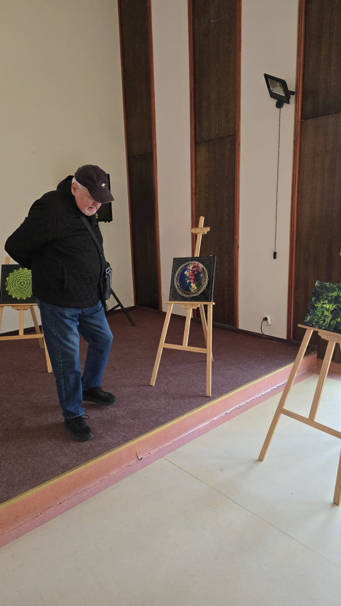 Kreativnost kao terapija: 2. izložba radova polaznika radionica „S nama je bolje“