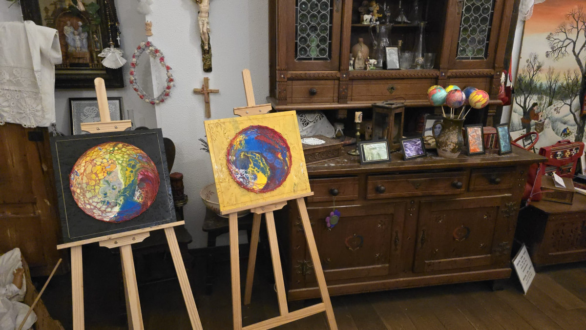 Kreativnost kao lijek – otvorena treća izložba “S nama je bolje”