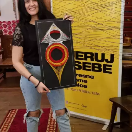 Petra Kolundžija - String art